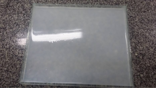 Imagem cedida por Larissa Sandes Amido de milho e fécula de batata fazem parte da composição do material biodegradável.