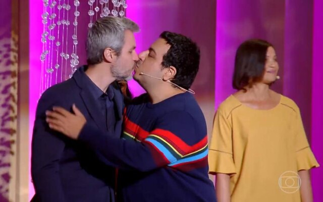 Reprodução do programa 'Tamanho Família' (2019) / TV Globo O ator Luis Lobianco e o marido Lúcio Zandonadi no programa 'Tamanho Família'.