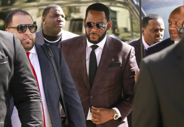 Amr Alfiky/AP Photo R. Kelly, em junho de 2019, chegando ao tribunal criminal de Leighton em Chicago.