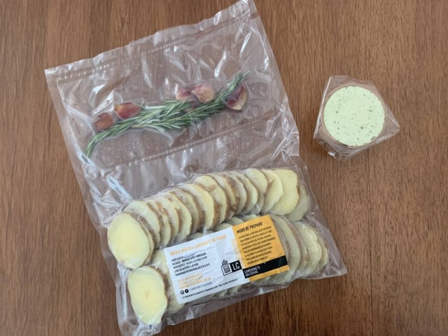 Danielle Nagase/Estadão Delivery da Lanchonete da Cidade tem opção de batatas rústicas para fritar em casa.
