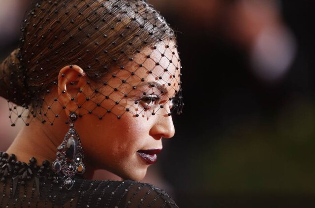 Carlo Allegri/ Reuters A cantora Beyoncé estampa a capa da 'Vogue' britânica de julho.