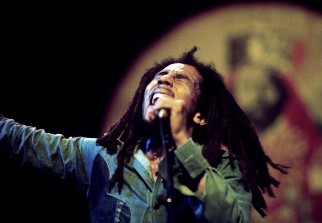 Adrian Boot/Handout via REUTERS O Dia Nacional do Reggae marca o aniversário da morte de Bob Marley.