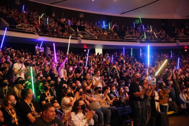 Jesse Grant/Getty/Disney Fãs da saga no painel 'Star Wars Celebration', realizado na Califórnia, em 29 de maio.