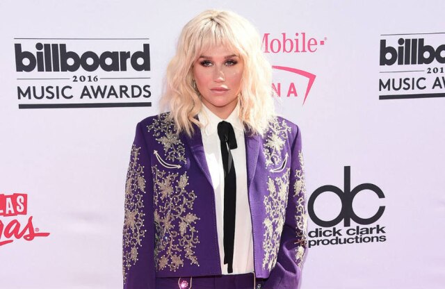 Bang Showbiz Reviravoltas marcaram participação de Kesha no evento