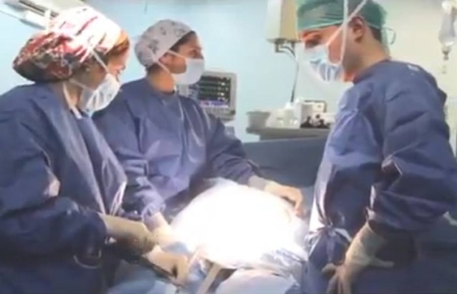 Reprodução/Twitter @gruporecoletas Imagens do parto foram compartilhadas pelo hospital.