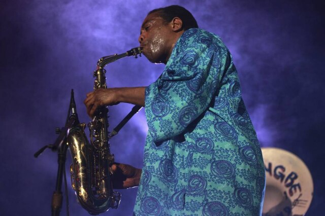 REUTERS/Akintunde Akinleye Femi Kuti, agora, pretende passar 50 minutos seguidos tocando a mesma nota