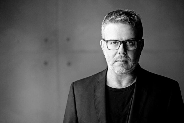 Claudio Fonseca O designer Ronald Sasson se mudou para Gramado, com o desejo de ficar mais próximo das grandes indústrias moveleiras