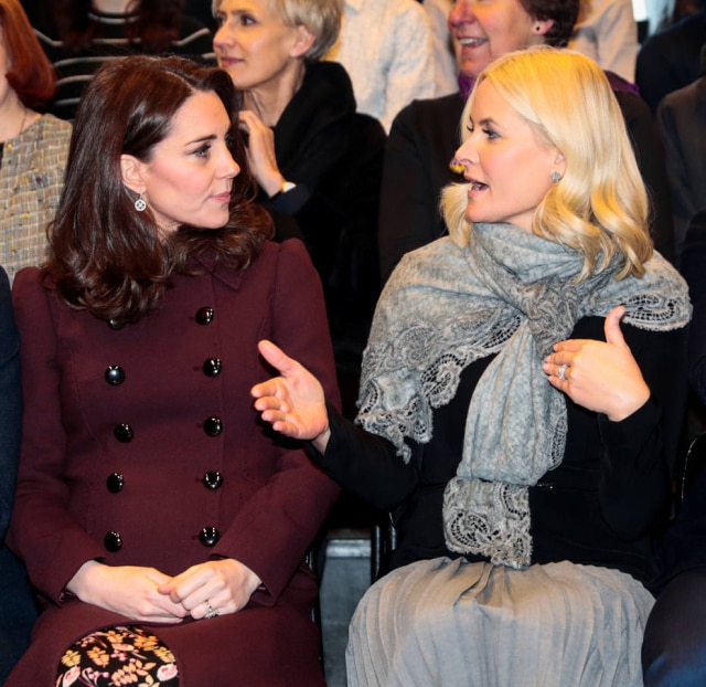 Scanpix/Lise Aserud Kate Middleton usa casaco mesmo em ambientes fechados