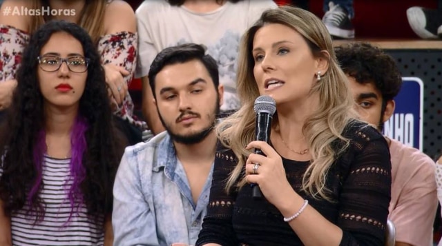 Reprodução de cena do programa 'Altas Horas'/TV Globo A jornalista Daiana Garbin revelou no 'Altas Horas' que não foi ao casamento de Serginho Groisman por vergonha do próprio corpo
