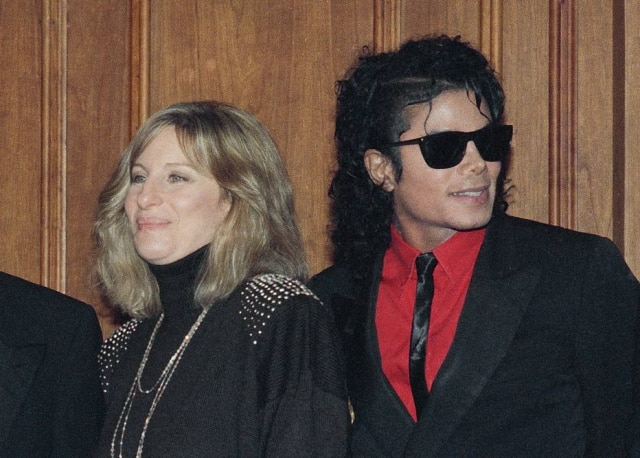 AP Photo/ Mark Avery Barbra Streisand e Michael Jackson no Scopus Awards em Los Angeles