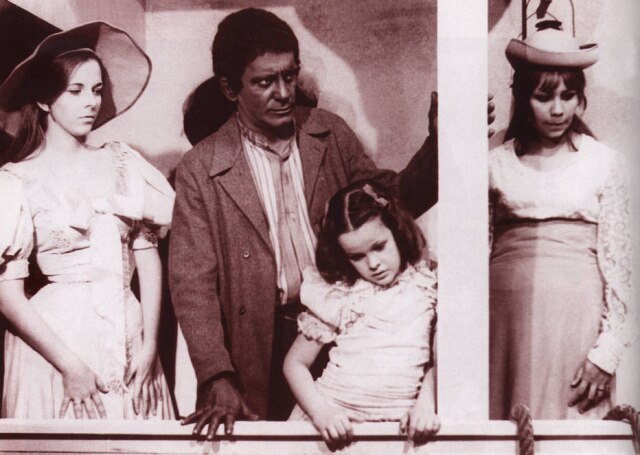 O ator branco Sérgio Cardoso pintado para se parecer com um homem negro na novela 'A Cabana do Pai Tomás', lançada em 1969. Por vezes, à época, até mesmo o papel de um personagem negro não era destinado a um ator negro se ocupasse condição de protagonismo na trama.