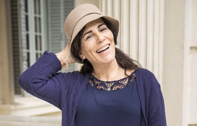 Raquel Cunha / Globo / Divulgação Gloria Pires interpreta a protagonista Lola no remake de 'Éramos Seis' na Globo.