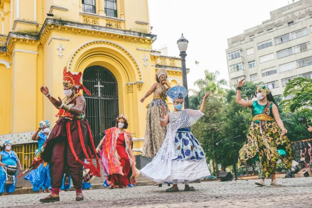 Filipa Aurlio/Divulgação O cortejo do Ilú Obá de Min foi gravado no Largo do Paissandu, tradicional espaço do Carnaval de rua de São Paulo