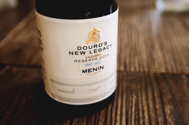 Menin Douro Estates Douro’s New Legacy Reserva 2018, primeiro rótulo da Menin Douro Estates a chegar no Brasil.