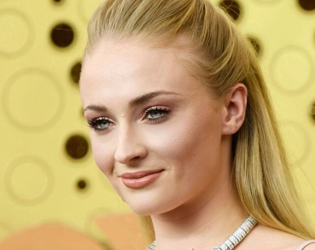 Instagram/@sophiet Sophie Turner desenvolveu distúrbios de imagem e alimentares depois da fama.