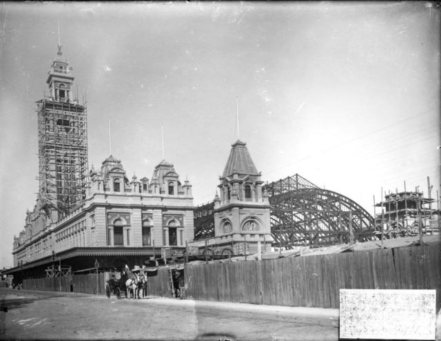 Acervo Fundação Energia e Saneamento Estação da Luz, ainda em construção. Foto de 1900