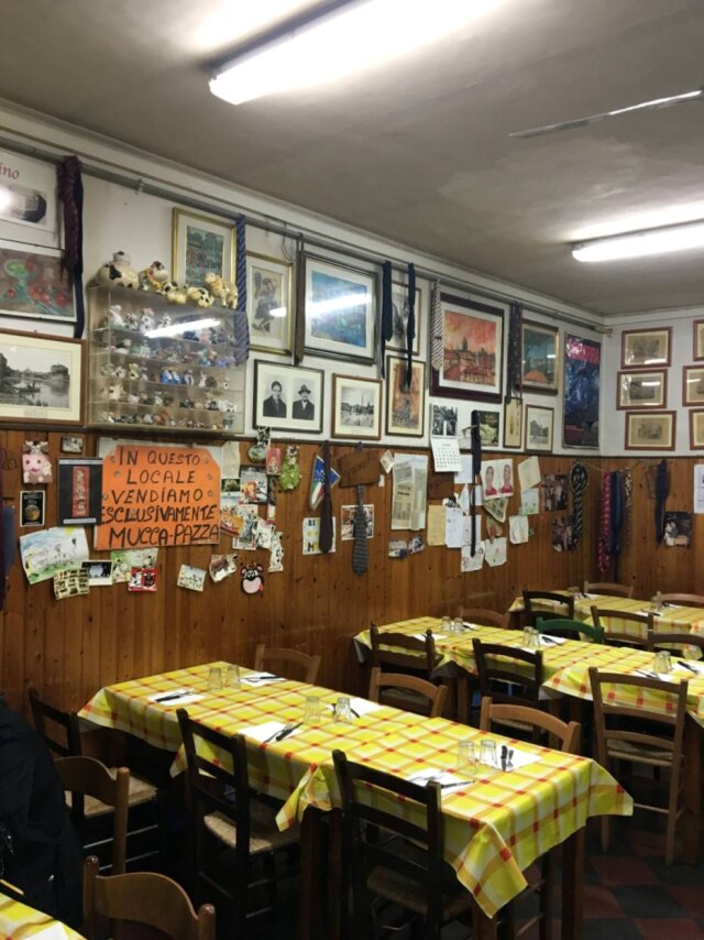 Davide Marzi|Divulgação "Neste local só se vende carne de vaca louca".
