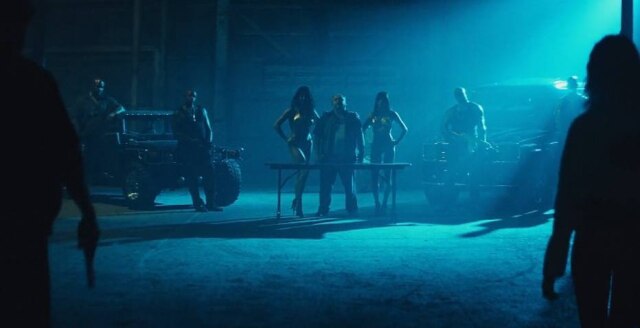 Reprodução/Vevo No clipe de 'Let Me Love You' dois jovens se amam enquanto cometem crimes.