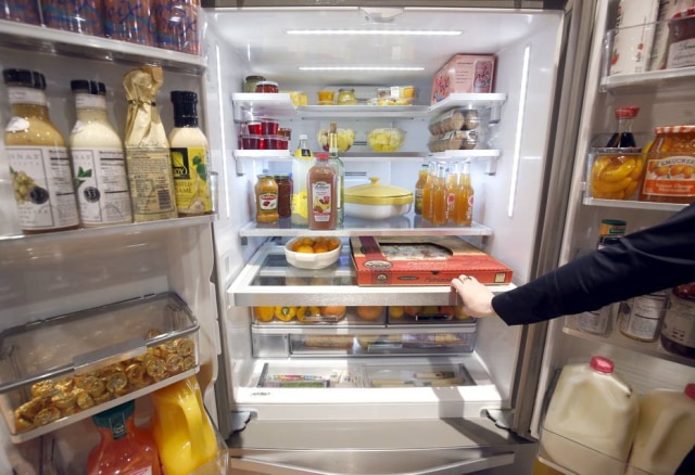Steve Marcus/Reuters Nutricionista indica que alimentos sejam congelados em embalagens que possam ser aquecidas no micro-ondas