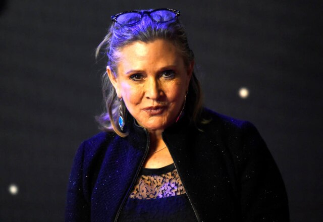 Reuters / Paul Hackett Todd Fisher, irmão de Carrie Fisher, confirmou que a atriz irá aparecer no Episódio IX através de imagens não utilizadas nos filmes anteriores.