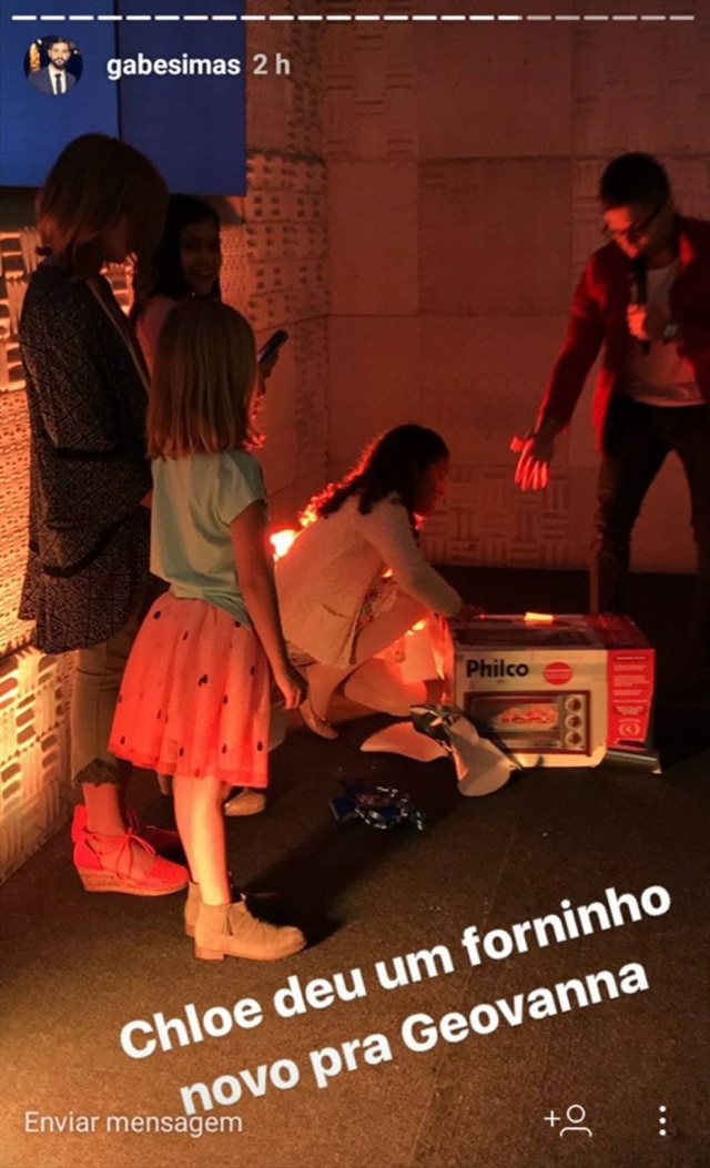 Instagram / @gabesimas Giovanna, Chloe e suas irmãs no palco do 'Encontro de Memes'