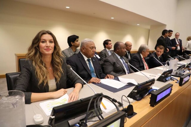 Ludovic Marin/ AFP PHOTO Gisele Bundchen discursa em evento da ONU em Nova York