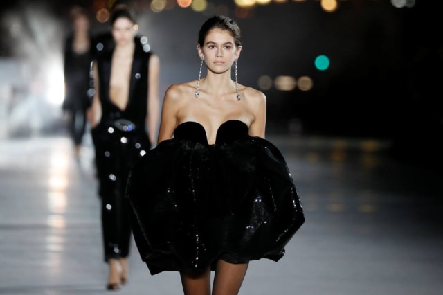 REUTERS/Gonzalo Fuentes A modelo Kaia Gerber durante a apresentação da Saint Laurent