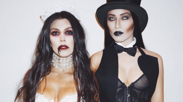 Instagram.com/@kourtneykardash A clássica fantasia de zumbi pode ser assustadora e sensual ao mesmo tempo