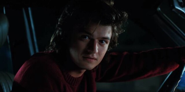Reprodução de cena de 'Stranger Things' (2017) / Netflix O ator Joe Keery em cena da segunda temporada de 'Stranger Things'