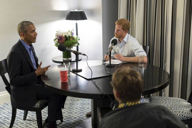 Kensington Palace courtesy of The Obama Foundation via AP Príncipe Harry entrevistou Barack Obama durante os Invictus Games em Toronto, em setembro