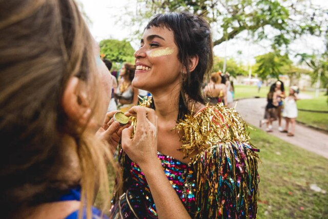 Divulgação/Glitra O glitter da Glitra, na foto, é feito a partir de um filme de celulose de eucalipto