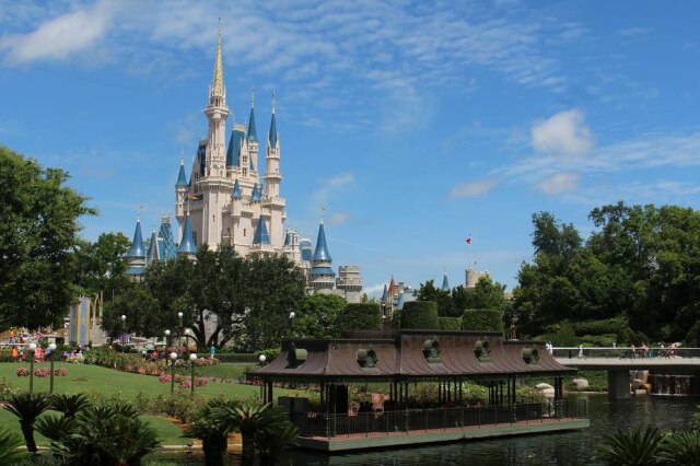 Pixabay/stinne24 A Disney está desenvolvendo robôs para serem utilizados em acrobacias perigosas nas apresentações dos seus parques