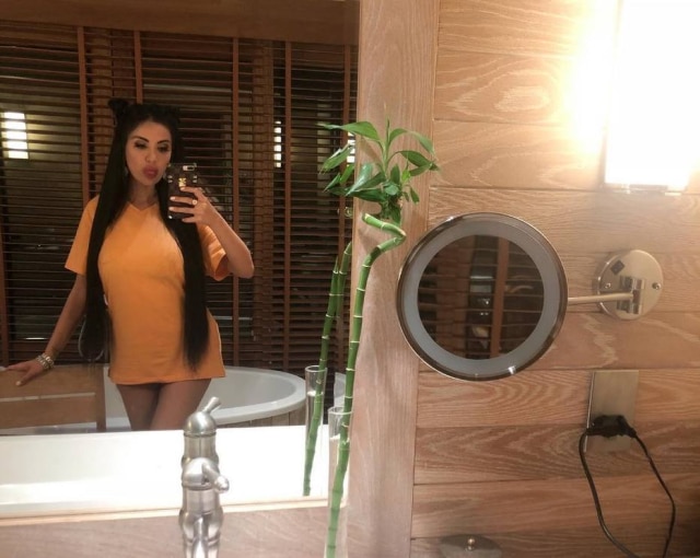 Instagram / @jenniferpamplona Jennifer Pamplona gastou aproximadamente R$ 2 milhões em cirurgias plásticas.