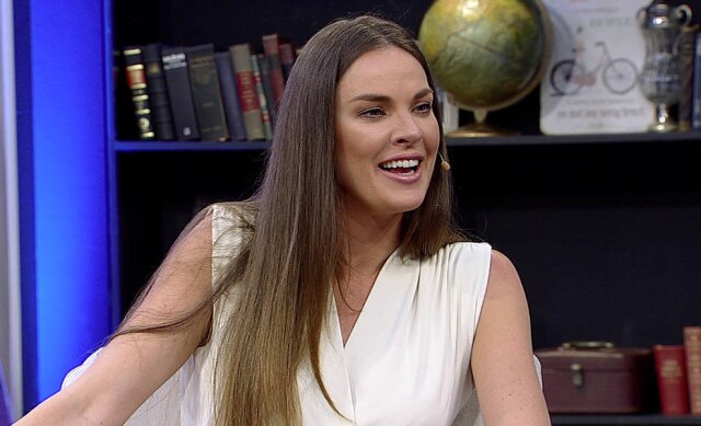 RedeTV! Letícia Birkheuer.