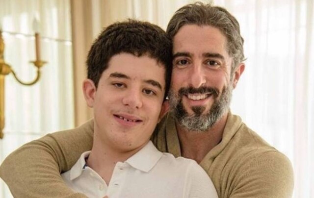 Instagram/@marcosmion O apresentador Marcos Mion e o filho Romeo.