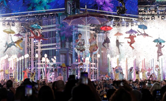 REUTERS/Mario Anzuoni Taylor Swift e Brendon Urie apresentaram a nova "ME!" no Billboard Music Awards 2019