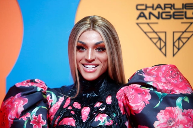 Jon Nazca / Reuters A cantora Pabllo Vittar no MTV Europe Music Awards, na Espanha