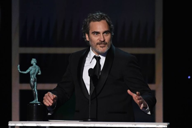 Joaquin Phoenix Faz Homenagem A Heath Ledger Ao Receber Premio Emais Estadao