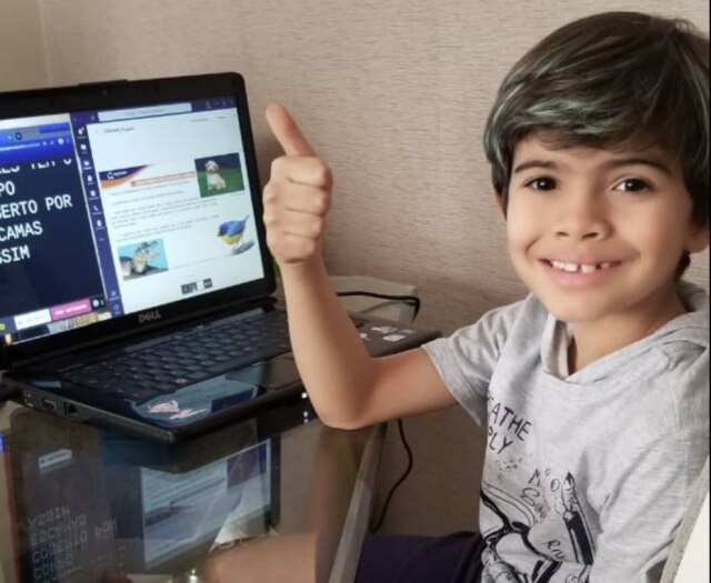 arquivo pessoal Daniel, de sete anos de idade, que usa aparelho auditivo desde os dois, quando a surdez foi diagnosticada