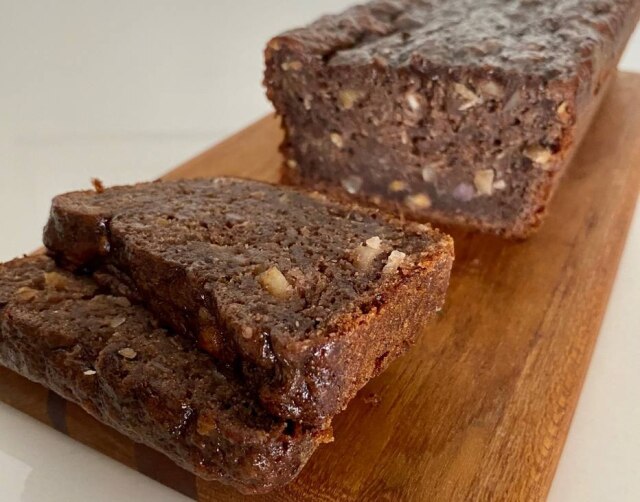 Patrícia Ferraz/Estadão Banana bread com açaí em pó, castanha-do-Brasil e banana-da-terra.
