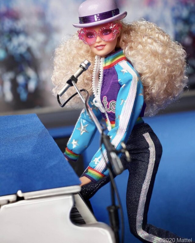 Mattel Barbie com o look inspirado no cantor Elton John