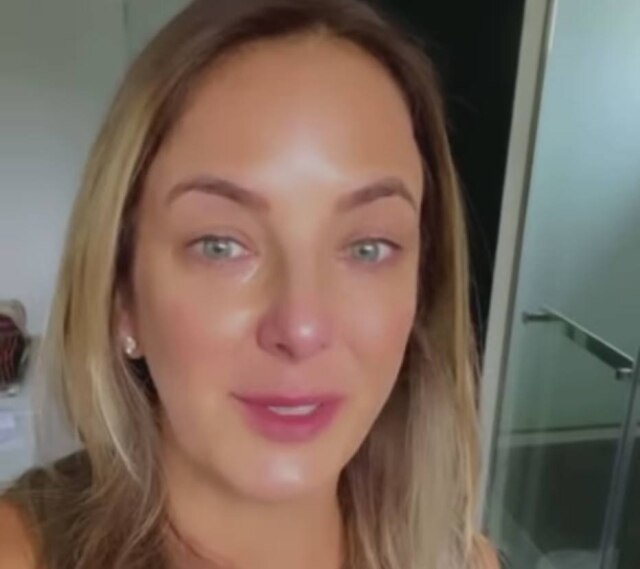 Instagram/ @ticipinheiro Em São Paulo, Ticiane Pinheiro se emociona durante vacinação do pai contra novo coronavírus