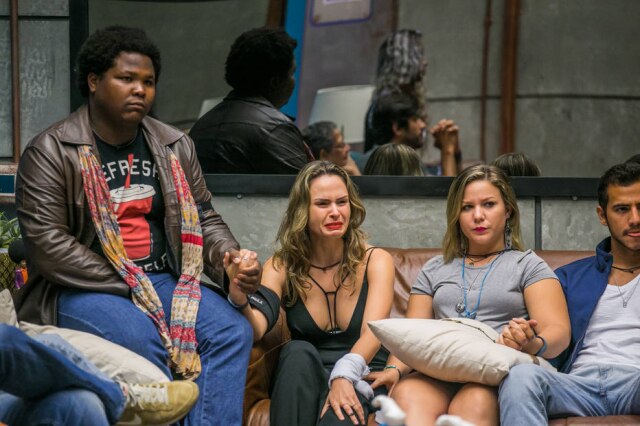 Paulo Belote/Globo Ana Paula, do 'BBB 16', durante a sua 'eliminação' no paredão falso.