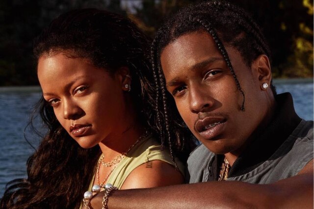 Instagram / @FentySkin Heroína de Barbados, Rihanna escolheu seu país de origem para dar à luz ao seu bebê.