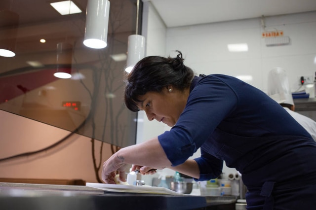 Gabriela Portilho/NYT Manu Buffara, do Manu em Curitiba, que acaba estrear na lista dos 50 melhores restaurantes da América Latina, está entre as chefs que se apresentam no Mesa SP