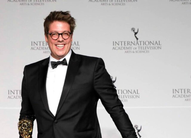 Andrew Kelly / Reuters Fabio Porchat esteve no prêmio Emmy Internacional de 2019, em que o canal 'Porta dos Fundos' recebeu um prêmio pelo seu especial de Natal de 2018