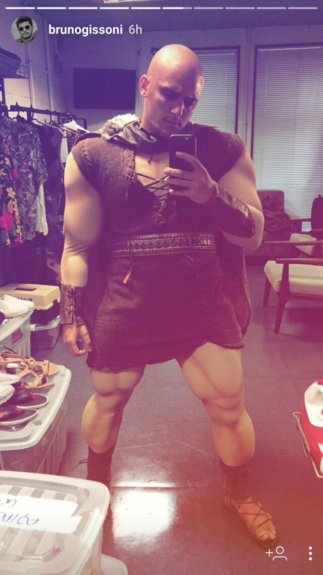 instagram.com/brunogissoni Gissoni, já vestido para interpretar Dedeco