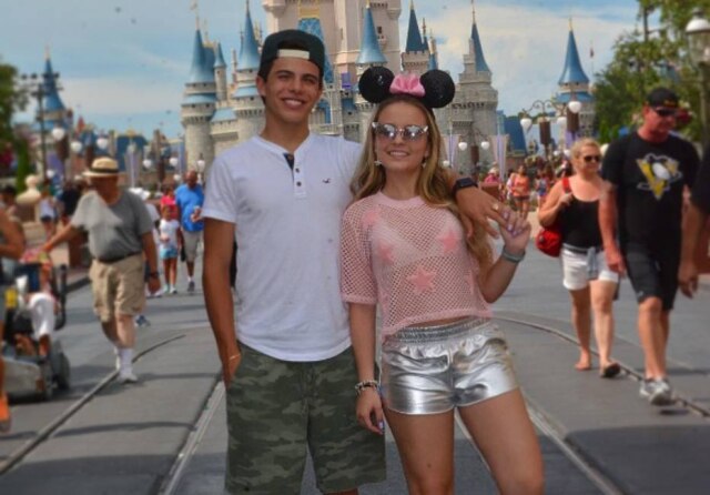 instagram.com/larissamanoela Larissa Manoela e Thomaz Costa anunciaram o fim do namoro.