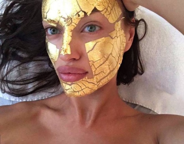 Instagram/ @mimiluzon A modelo russa Irina Shayk é adepta das máscaras faciais em seus rituais de beleza