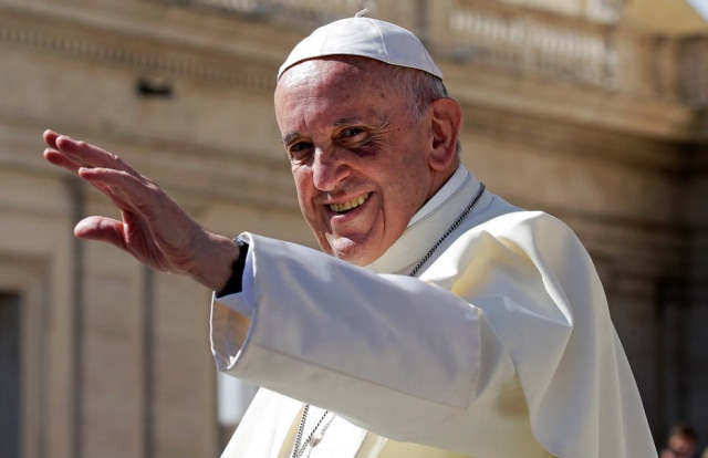 Max Rossi/Reuters O Vaticano divulgou as primeiras fotos do documentário sobre a vida e obra do papa Francisco que o cineasta alemão Wim Wenders está produzindo